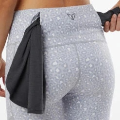 Women's Korsa Luxe Capri Tight 17 Women's Korsa Luxe Capri Tight -BROOKS Shoes Shop piqjbksybr