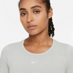 Women's Nike Dri-FIT ADV Aura Slim Short Sleeve Top -BROOKS Shoes Shop wkzoe0dvn5